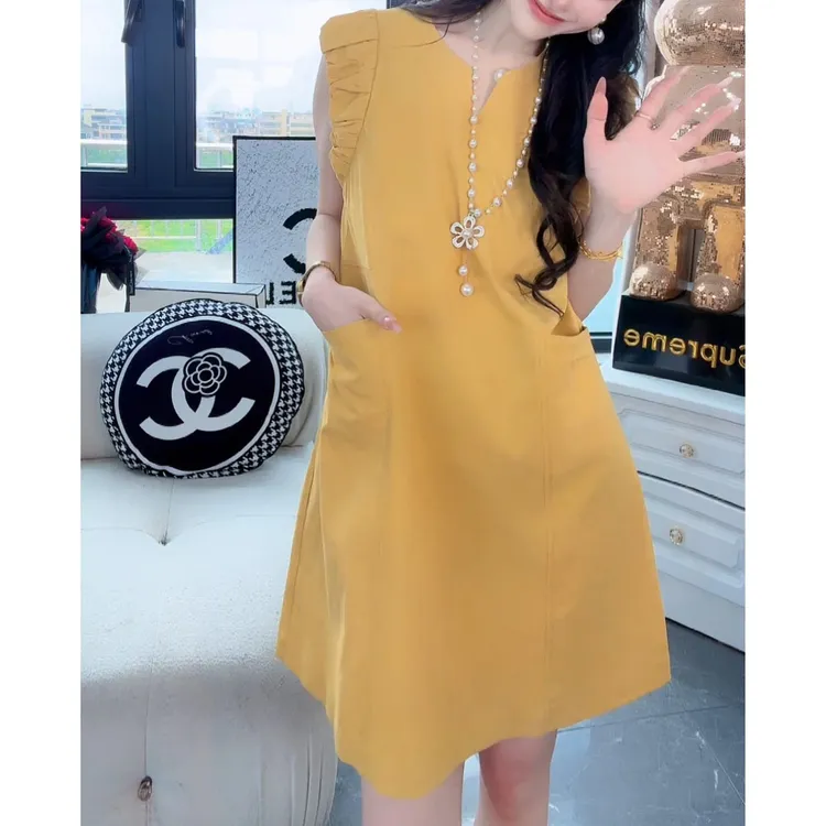 法式气质V领短袖连衣裙2025夏季新款小众设计感显瘦飞飞袖a字裙子