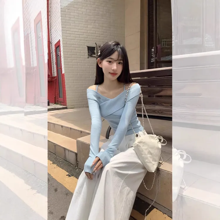 显瘦气质长袖针织时尚小众修身设计感蓝色露肩挂脖毛针织衫女 202