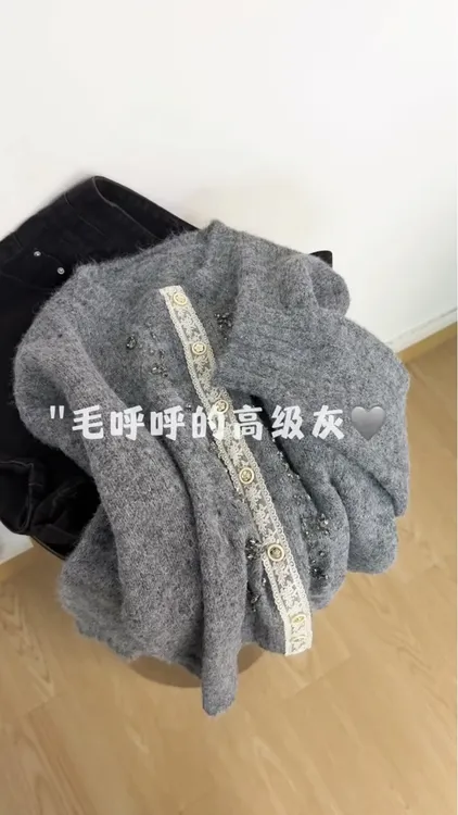 法式气质圆领拼接蕾丝镂空长袖针织衫女春秋甜美宽松减龄软糯毛衣