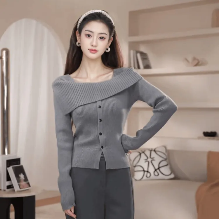 秋冬新款高级感修身显瘦纯欲风方领露锁骨针织衫上衣女设计感小众