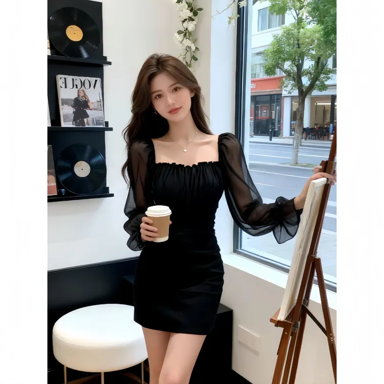 方领长袖黑色包臀连衣裙女2025年秋冬新款轻奢风高端显瘦修身短裙