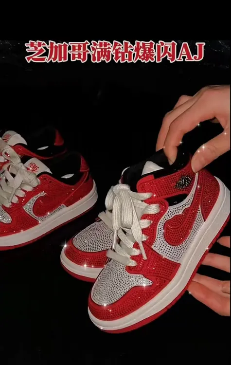 芝加哥满钻爆闪A~J新年红烫钻高帮AJ板鞋2026小宝家新年款限定鞋
