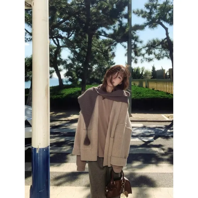 秋冬氛围感高级V领针织开衫复古宽松毛衣外套披肩高腰休闲阔腿裤