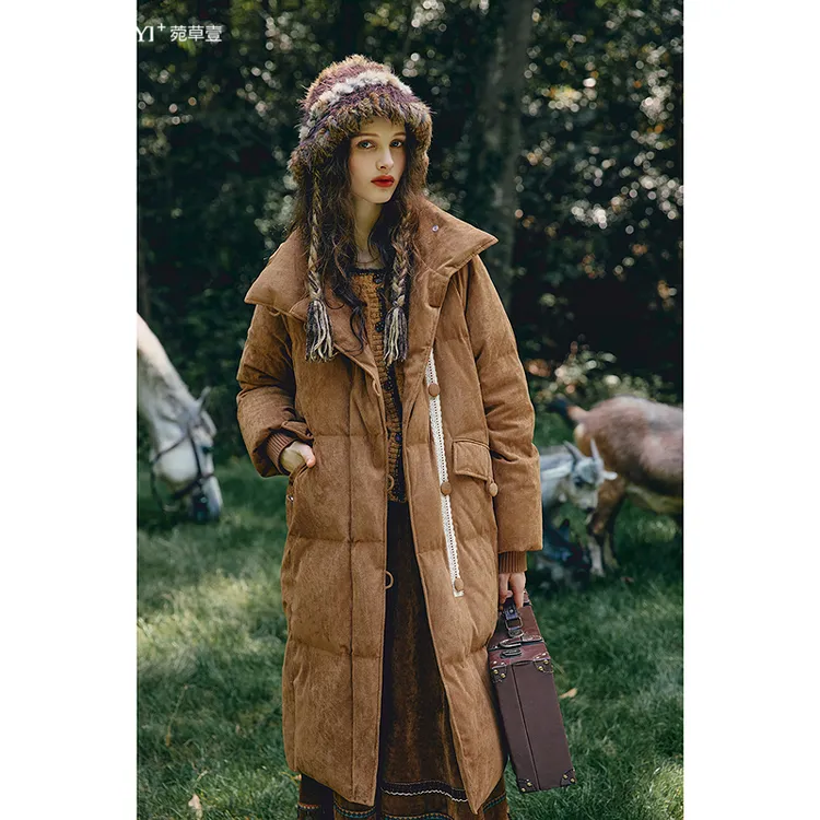 菀壹2025冬季新款美拉德鸭绒女蕾丝麂皮绒长款羽绒外套Y02031559