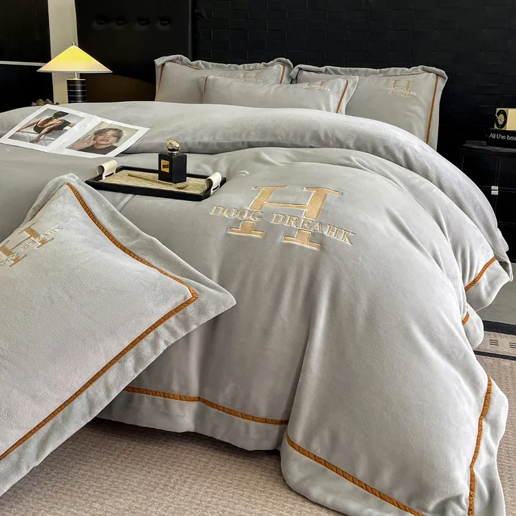 水星家纺冬季加厚牛奶绒四件套轻奢保暖双面毛绒被套防静电珊瑚绒