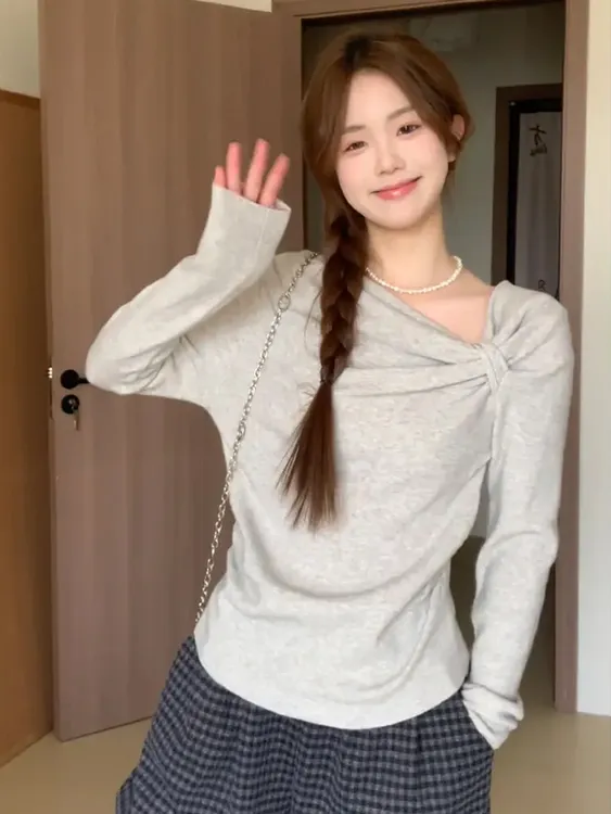 灰色一字肩荡领扭结长袖t恤女秋季设计感纯欲修身超好看打底上衣