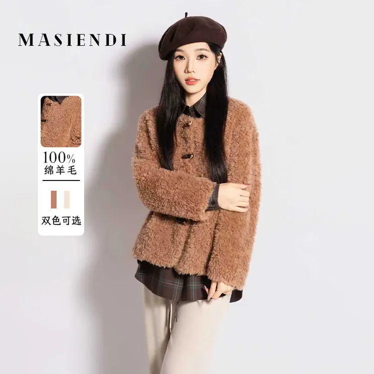 玛丝恩迪短款纯色通勤风牛角扣圆领保暖女短外套430119