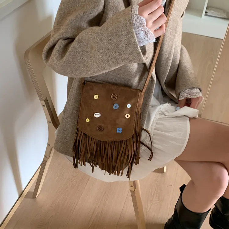 韩国ins博主同款多巴胺复古纽扣麂皮流苏包2025新款斜挎包