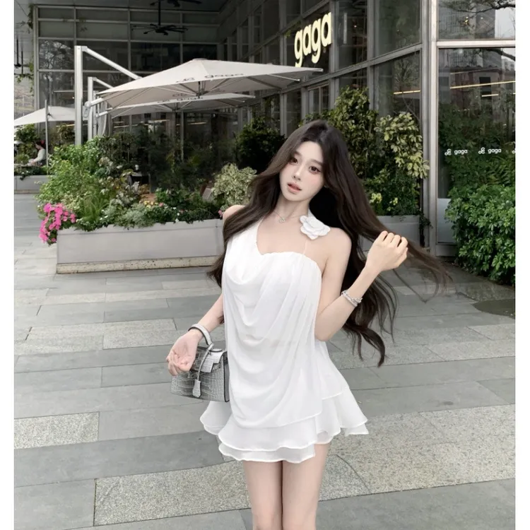 海岛度假手工花朵挂脖抹胸上衣短半裙氧感时尚套装女