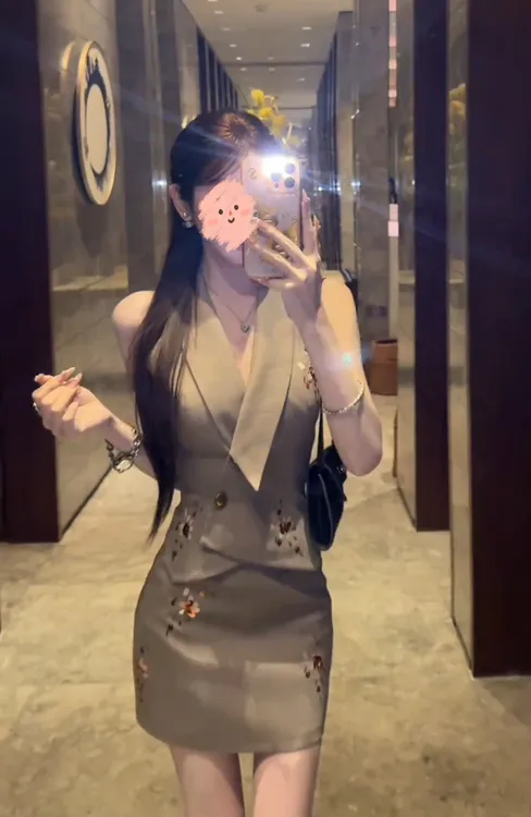 “一眼种草”设计感韩版气质手工刺绣时尚套装显瘦小个子