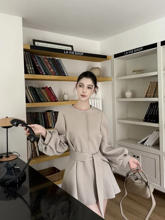 设计感时尚短款风衣外套女秋季2025新款百搭显瘦圆领小众长袖大衣