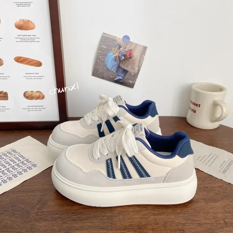 丑萌松糕小白鞋女德训2025秋季新款chic小众韩版透气学生运动板鞋