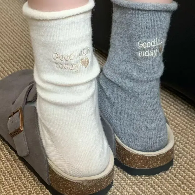 秋冬新款时尚后跟字母卷边堆堆袜子女学院风ins潮韩百搭中筒袜cy