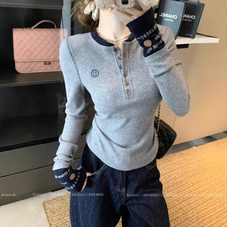 多巴胺撞色针织衫女秋季2025设计感刺绣内搭打底毛衣修身显瘦上衣