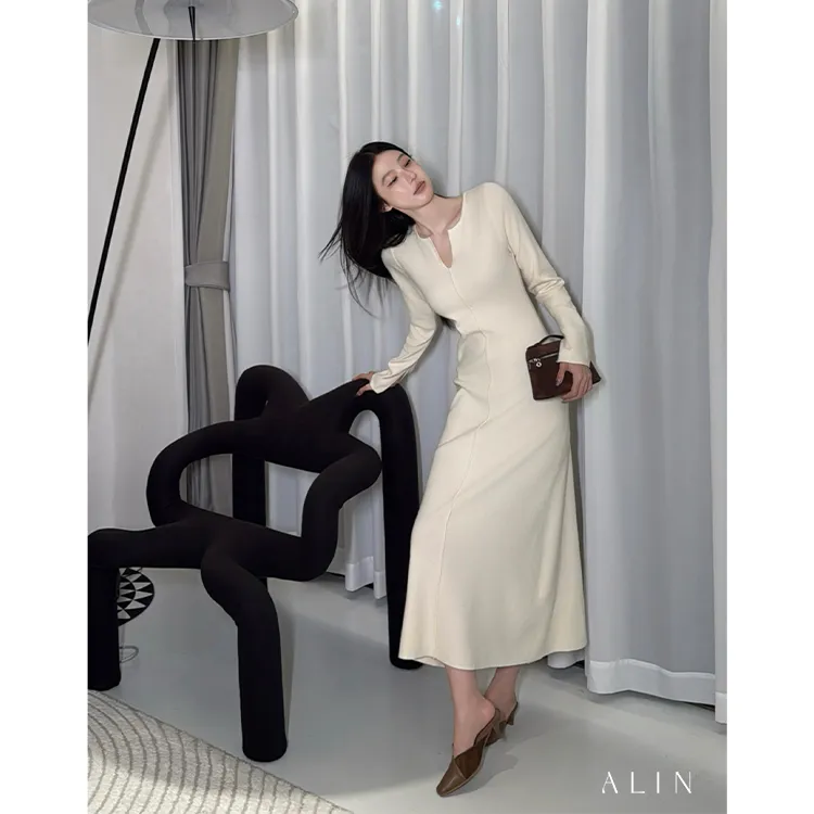阿琳ALIN【柔絮言】秋针织连衣裙女V领长款气质打底裙AL5FBL16