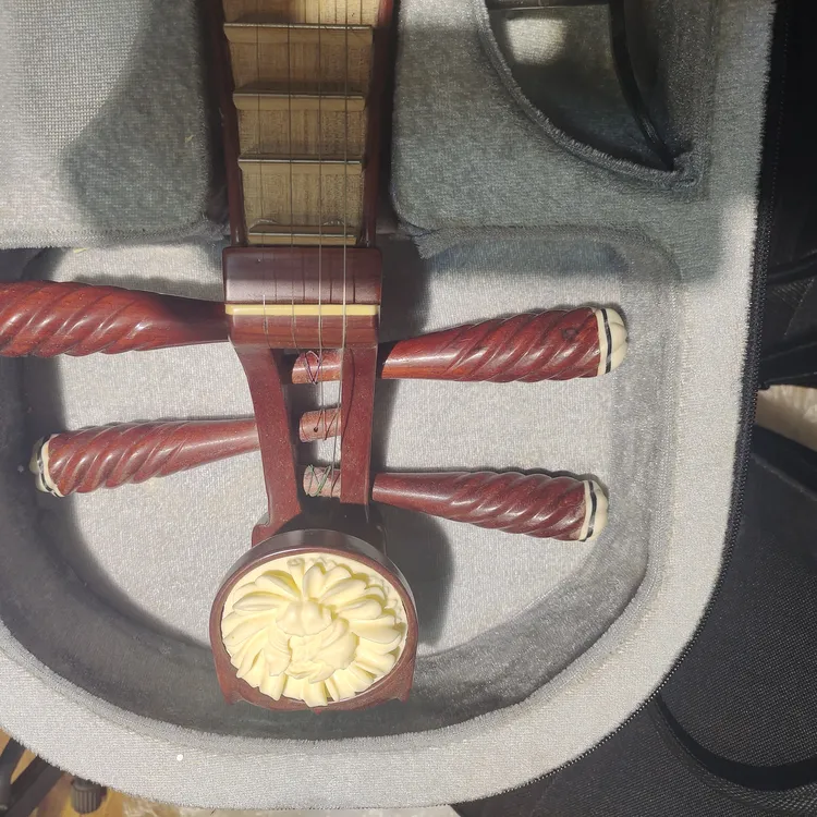 紫檀木原木色背雕花开富贵牡丹头柳琴（钢品