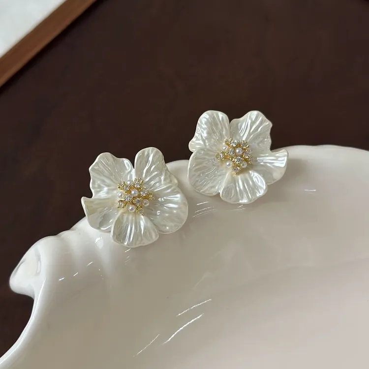 铜合金耳饰 【花季】锆石花法式原创设计仙女耳钉白色高品质工艺