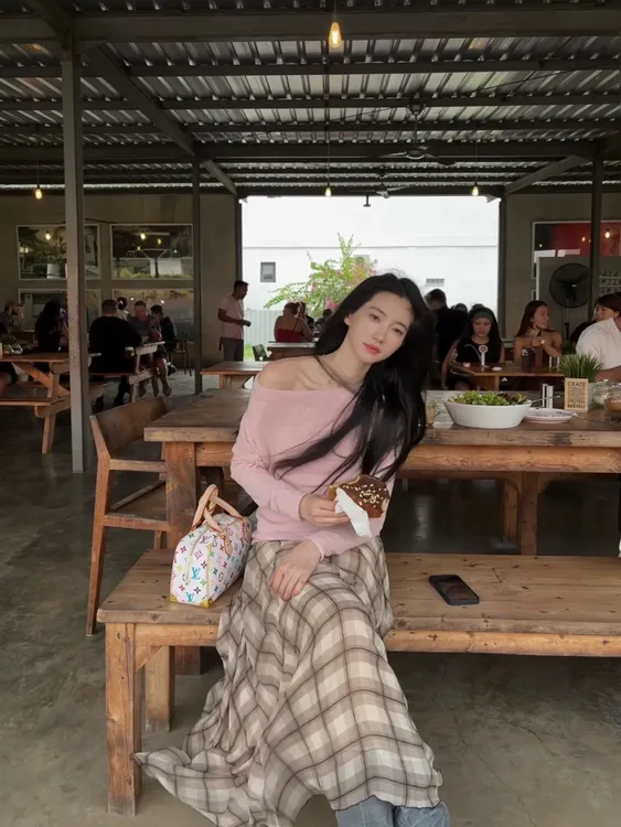 2025春季新款甜美风气质露肩T恤斜肩上衣百搭高腰显瘦半身裙套装