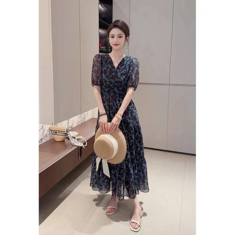YR-2025夏季新品藏青色优雅碎花V领连衣裙收腰显瘦法式氛围感长裙
