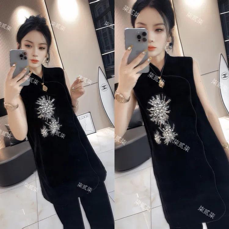 （柒贰柒服饰）25秋季新款黑色重工中国风钉珠斜襟马夹（衣长80左右）