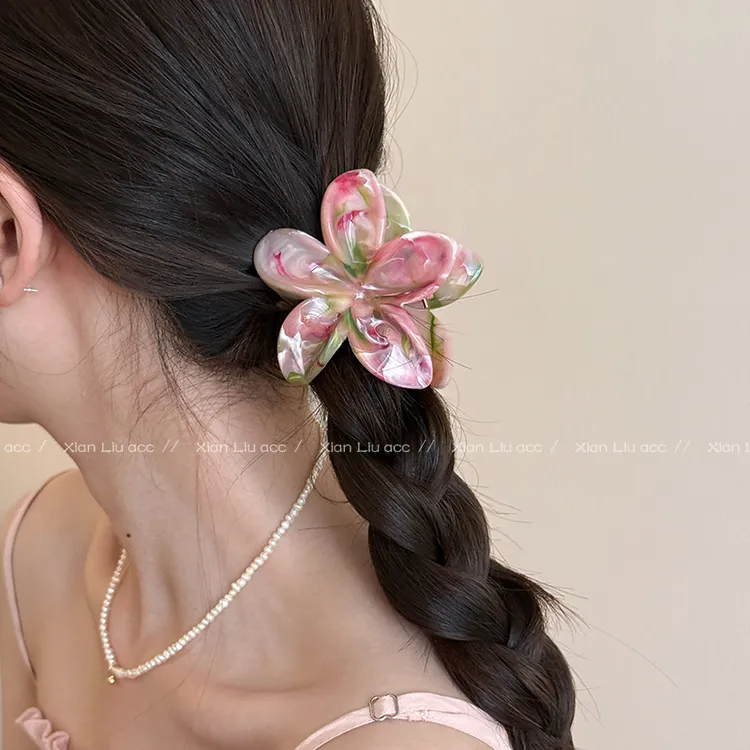 炫彩花朵抓夹女高级感2025新款发夹后脑勺鲨鱼夹鸡蛋花夹子发饰品