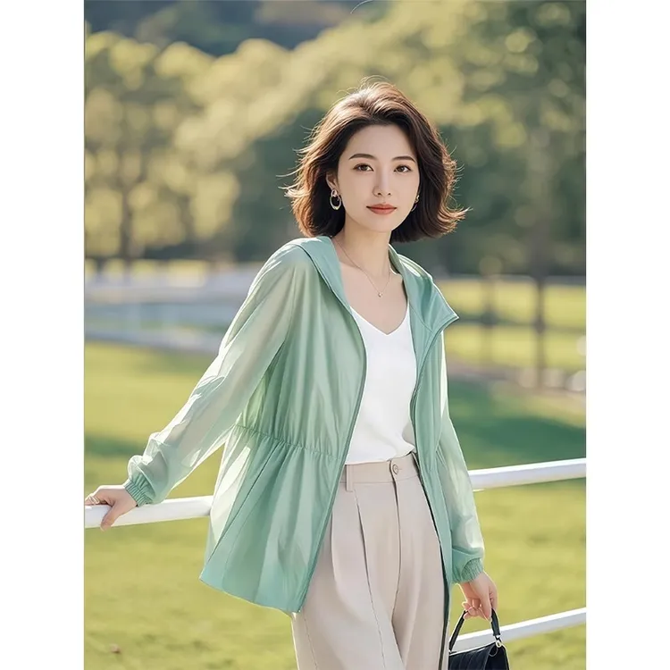 绿色连帽短外套女2025新款夏季爆款上衣高级感独特薄款防晒衣夏款