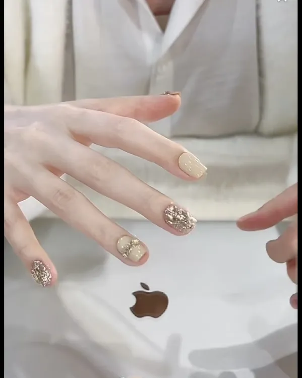 【布蕾奶芙】高级感奶呼呼带钻秋冬氛围感气质显白纯手工穿戴甲