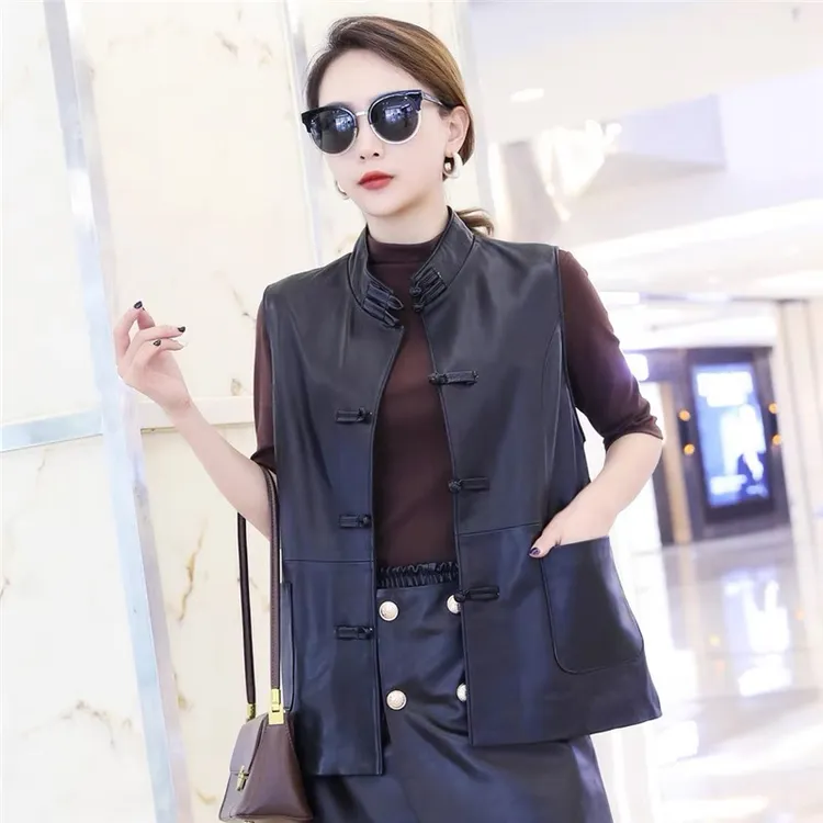 唐装马甲女2024秋季新款绵羊皮盘扣立领坎肩真皮黑色无袖百搭外套