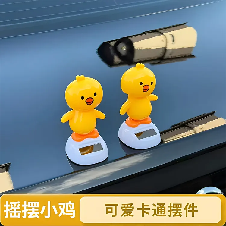 太阳能小鸡摆件自动摇摆办公室卡通车载车内装饰品桌面摆件小玩具