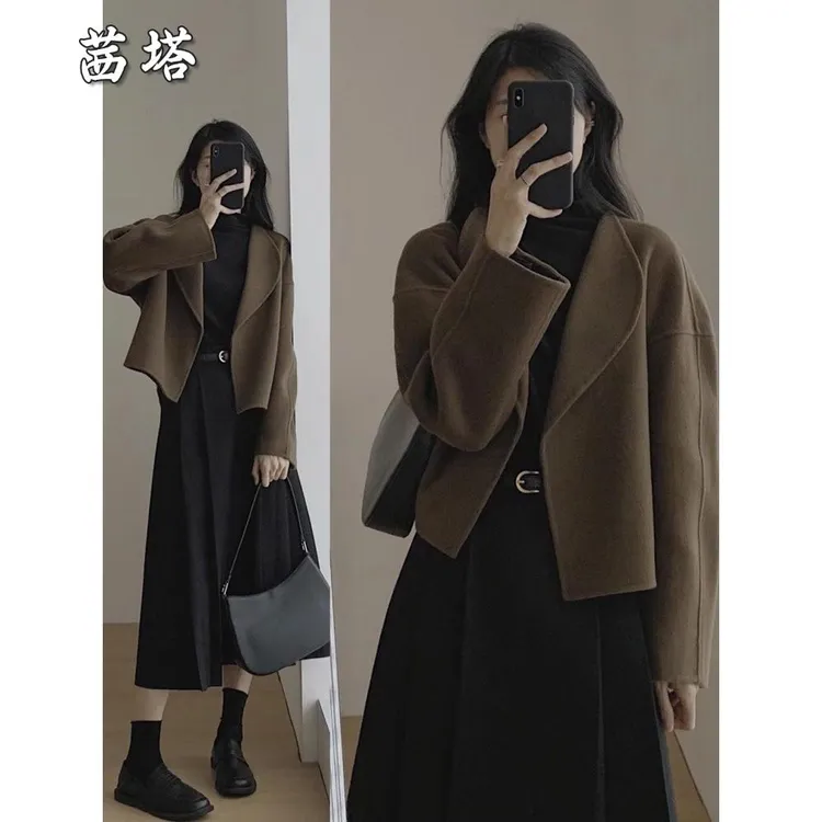 法式赫本风短款毛呢外套2025春秋新款女装今年流行高级感大衣套装