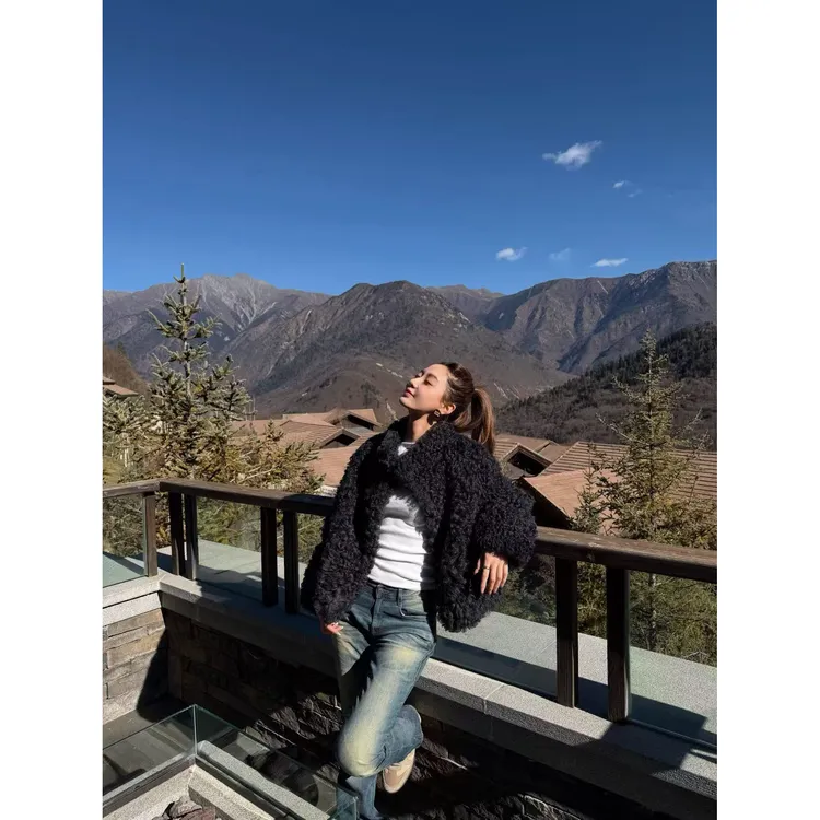 FOREVERCAN“蒙奇奇”客订慕斯卷羊皮毛一体短款皮草外套SC22616