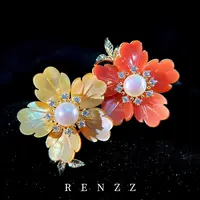 3662 淡水珍珠/万宝螺系列设计师定制款万宝螺山茶花胸针