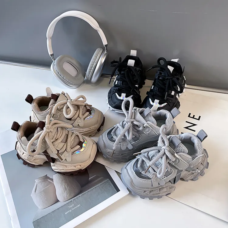 儿童鞋子秋季新款男女童运动鞋透气双网防滑软底潮流时尚老爹鞋