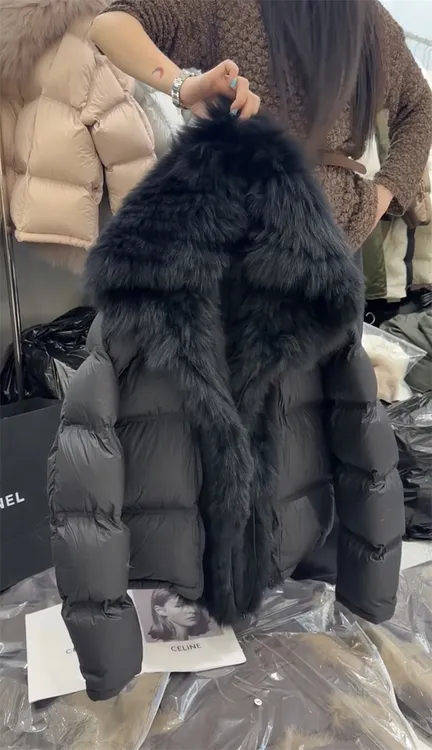 韩版设计感毛毛连帽羽绒服女2025冬季高端欧货大大毛领加厚短外套