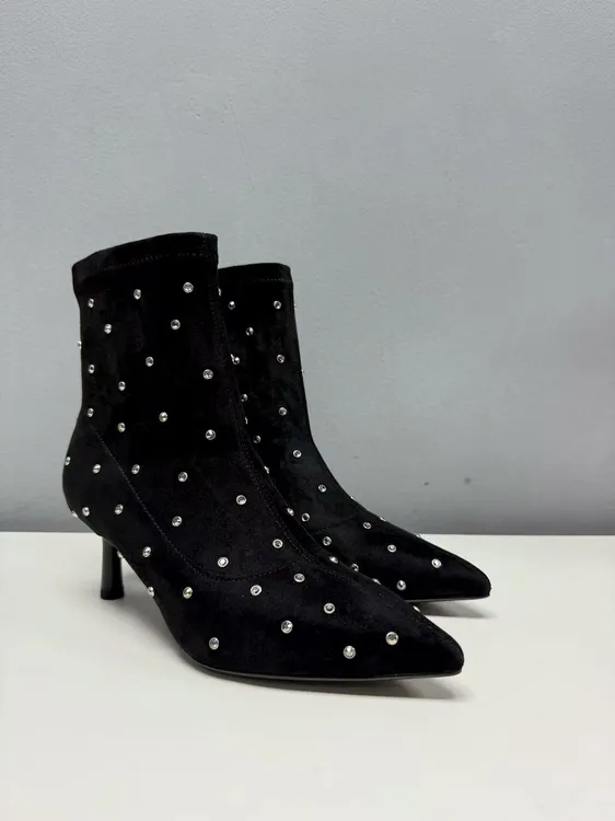 2025年秋冬新款时装靴百搭尖头靴细跟瘦瘦靴带钻时尚newvintage