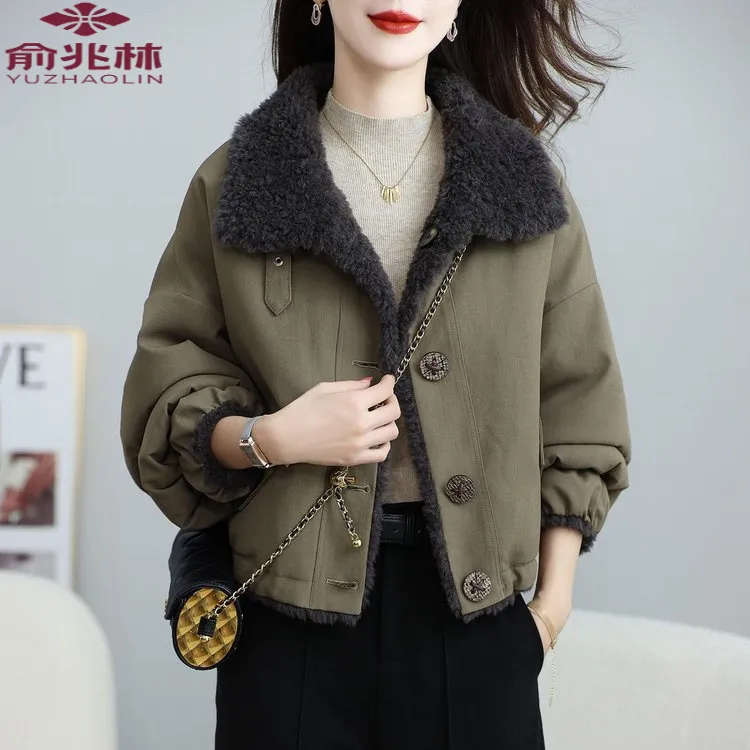 俞兆林网红爆款韩版加绒双面穿短款保暖外套2025冬季新款上衣女
