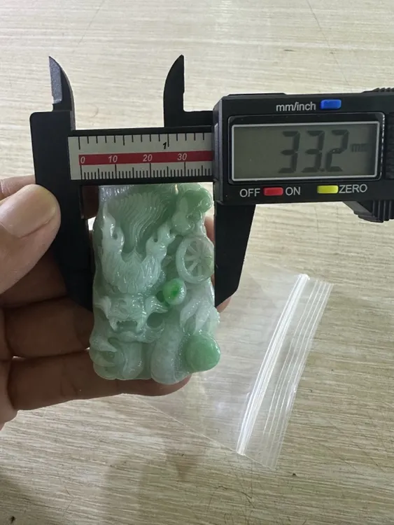 铜大理石吊坠 A货飘阳绿精美水润龙牌