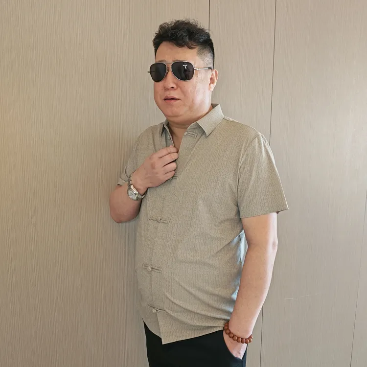 男士时尚夏季透气百搭修身大码翻领纯色薄款商务民族风休闲衬衫FP