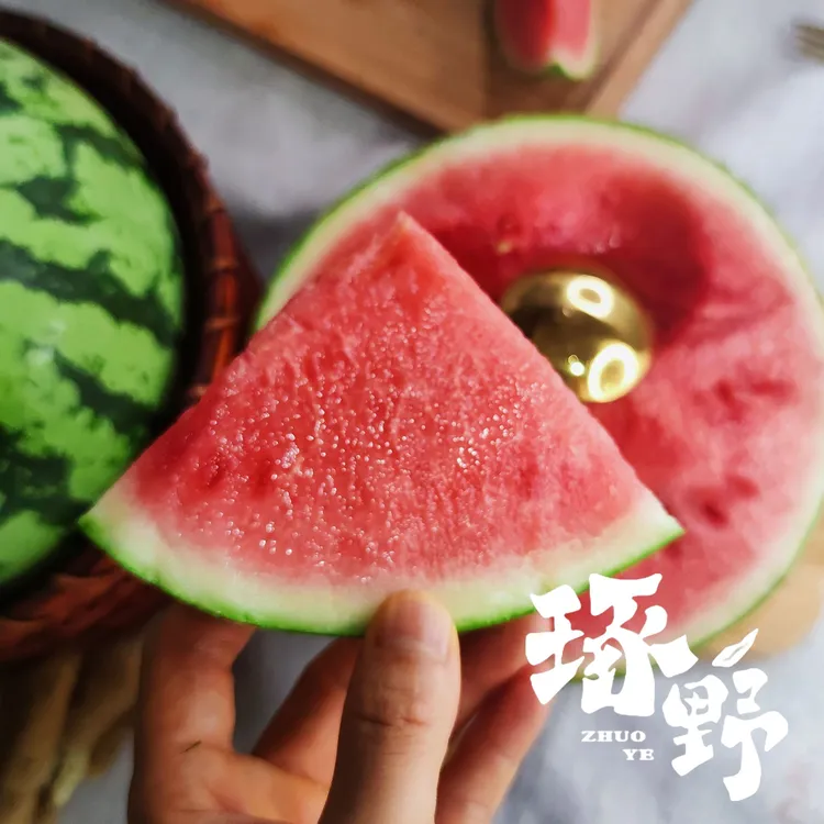 [一藤一瓜] 正宗盐碱沙地8424西瓜 黑籽红肉 清甜多汁 香甜酥脆