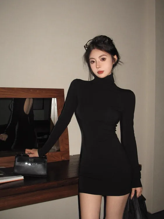 半高领修身辣妹黑色长袖连衣裙女秋冬内搭紧身包臀纯欲短裙子