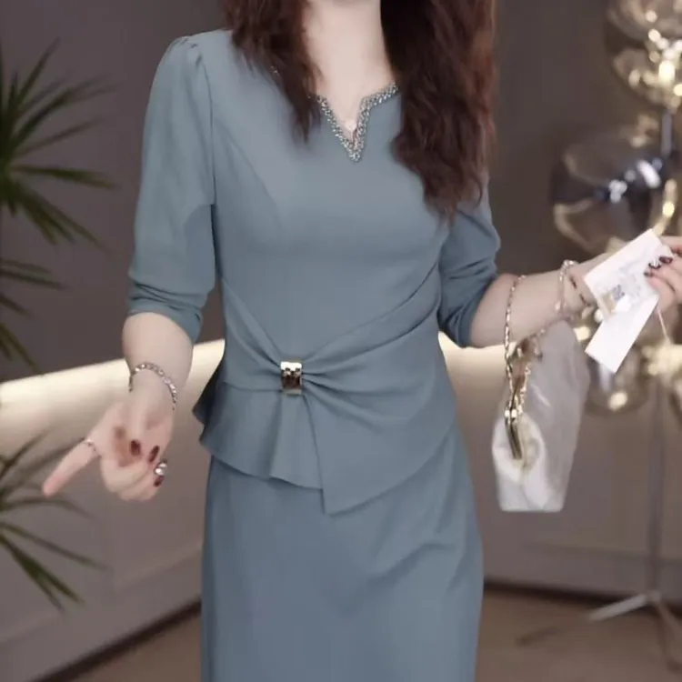 高级精纺假两件拼接优雅礼服裙2025秋季新款减龄遮肚子年轻连衣裙