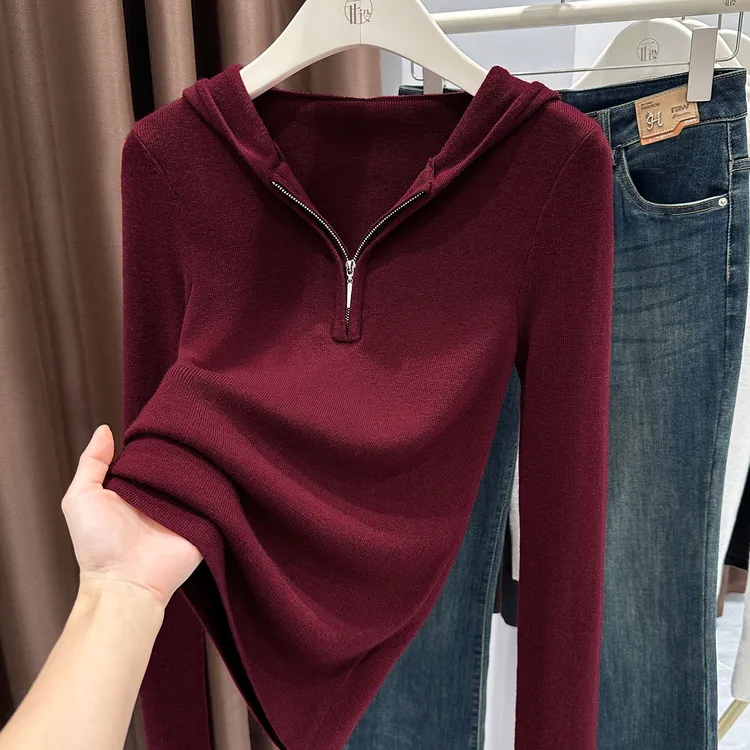 气质红色半开拉链设计连帽打底衫上衣女时尚感长袖外穿百搭针织衫