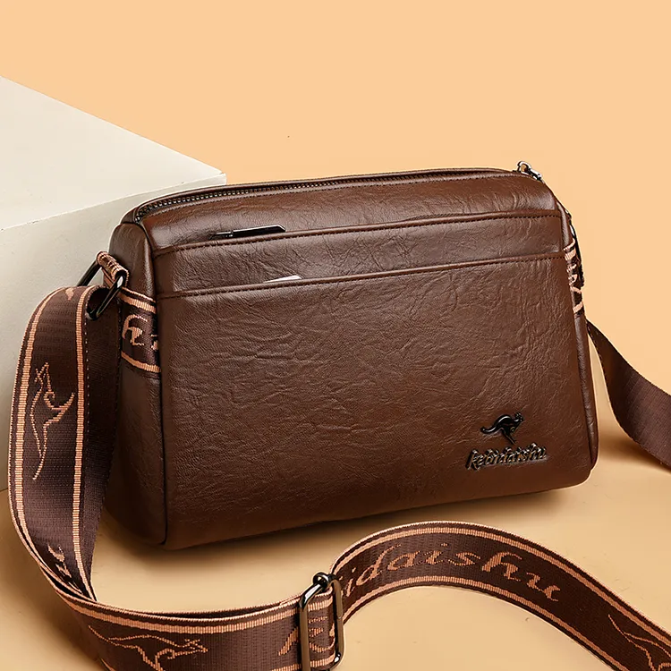 中年女包2025新款软皮斜挎包女时尚百搭单肩包多层枕头包妈妈包