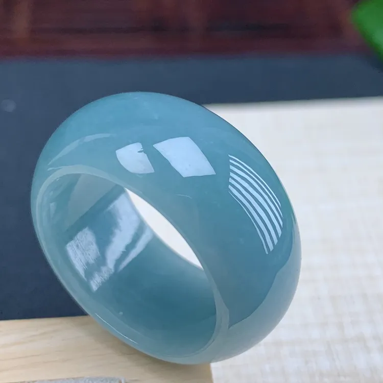 优惠戒指内径20纯天然A货翡翠老坑冰种蓝绿色素面轮胎宽扳指环
