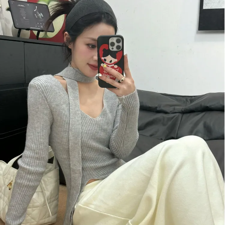 【梨零零同款】超显瘦纯欲 V领纯色长袖内搭