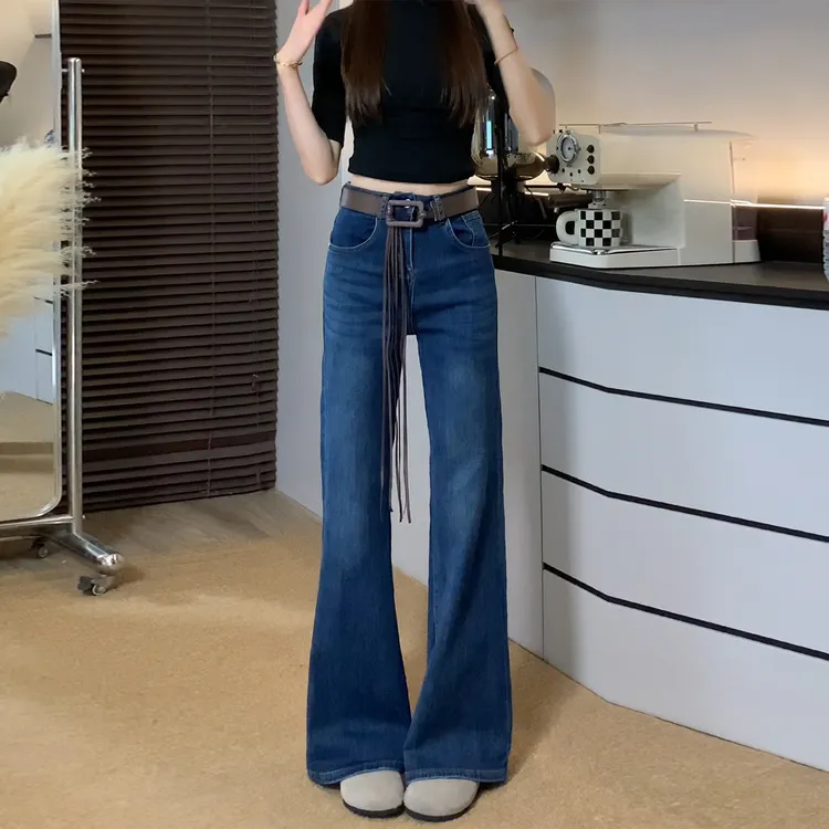 雪千羽蓝色复古不贴腿微喇牛仔裤女2025秋新款高腰垂感直筒喇叭裤