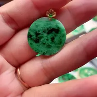 翡翠18K金镶嵌颈饰翡翠