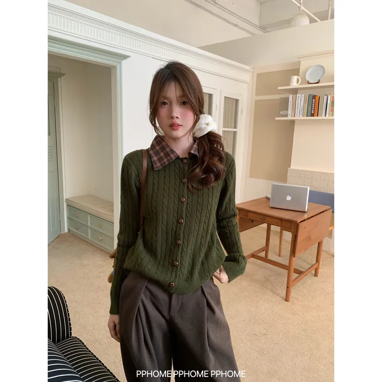 有点甜~英伦报社 miu系拼接格子假两件翻领麻花冬季针织开衫毛衣