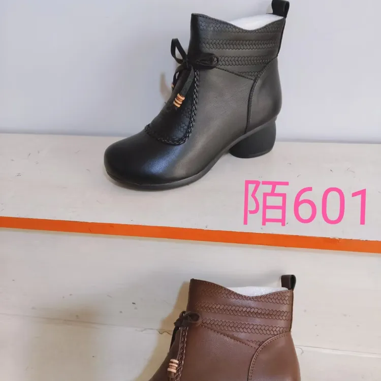 女粗跟侧拉链马丁靴法式中跟圆头冬季保暖短靴胶粘