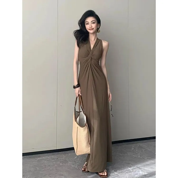 轻熟风设计感胸前扭结无袖连衣裙女夏季2025新款法式气质显瘦长裙